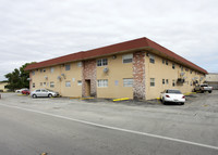 1420 W 72nd St in Hialeah, FL - Foto de edificio - Building Photo