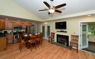 8270 Ibis St, Unit A in Sarasota, FL - Building Photo