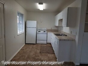1608 Bridge St in Oroville, CA - Foto de edificio - Building Photo
