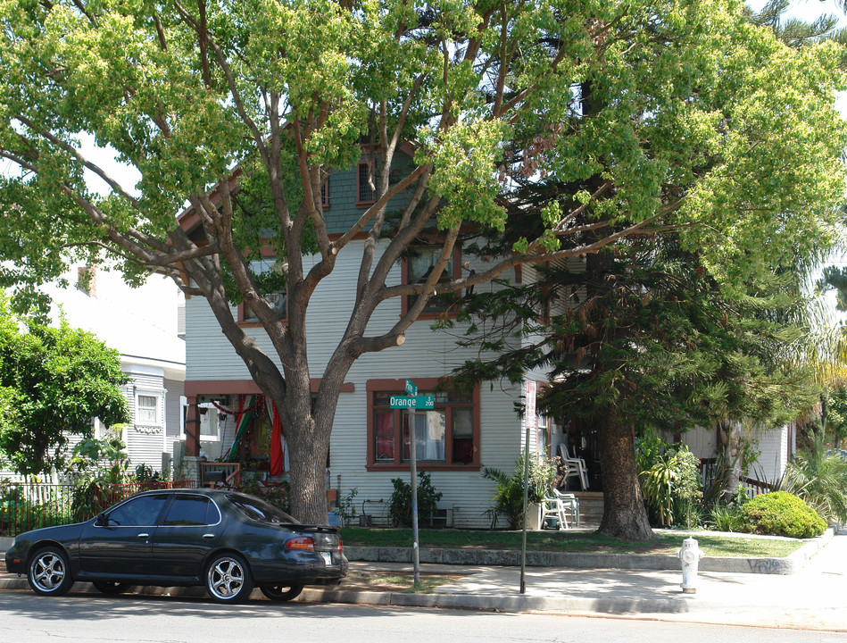 223 Orange Ave in Santa Ana, CA - Foto de edificio