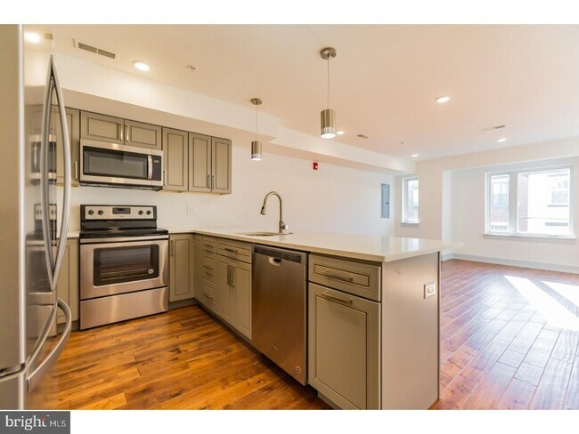 1513 Brown St-Unit -3 in Philadelphia, PA - Building Photo - Building Photo