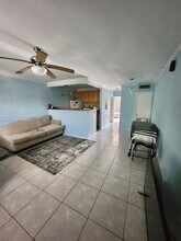 467 Golden Isles Dr in Hallandale Beach, FL - Building Photo - Building Photo