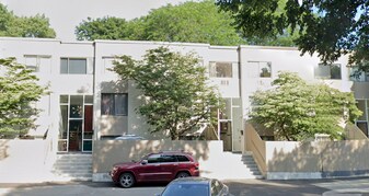 39 Grove St, Unit B in Chestnut Hill, MA - Building Photo