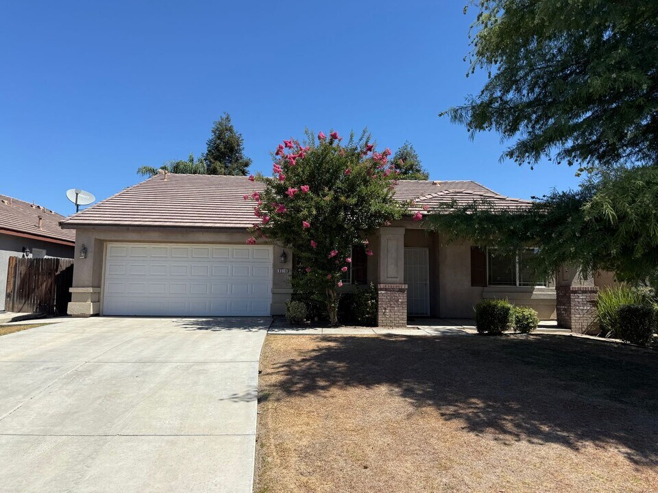 9318 Manihiki Ave in Bakersfield, CA - Building Photo