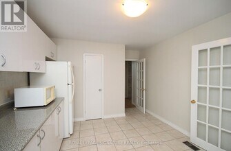 8 Birchbank Ln in Toronto, ON - Building Photo - Building Photo