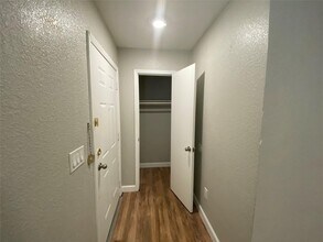 701 W Sycamore St, Unit 205 in Denton, TX - Building Photo - Building Photo