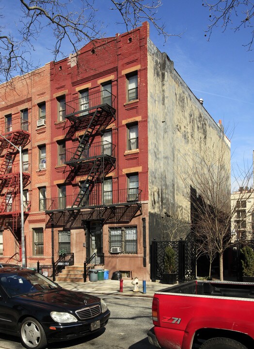 429 E 114th St in New York, NY - Building Photo