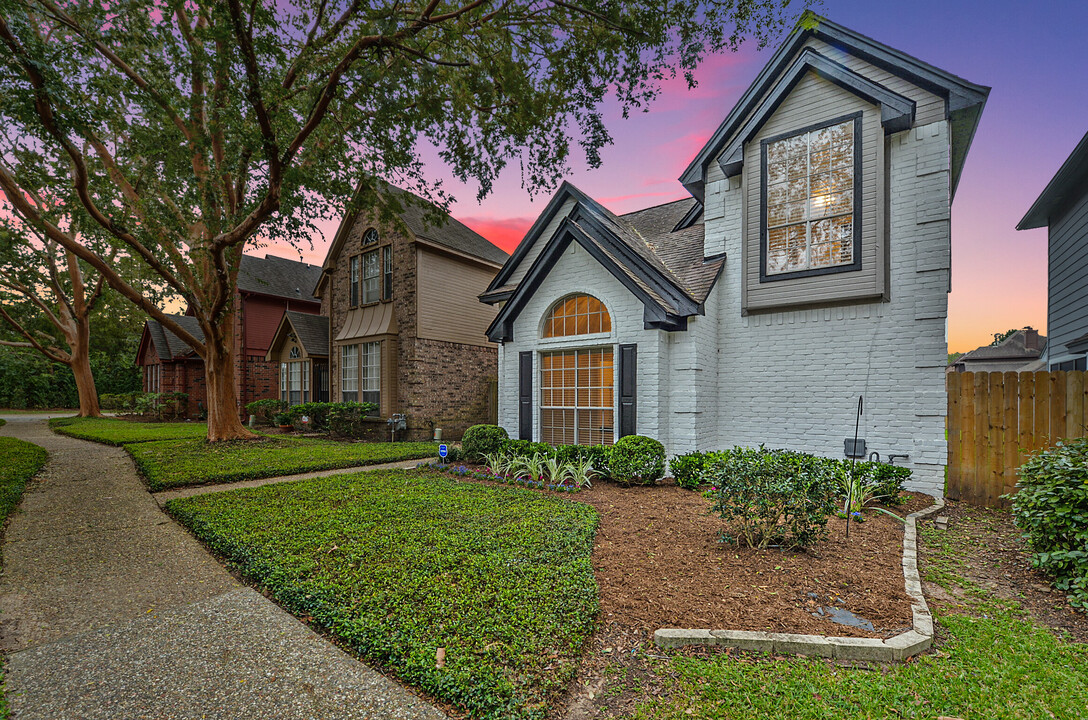 6633 Queensclub Dr in Houston, TX - Building Photo