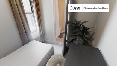 Private bedroom in 3 bed/2 bath Home in New York, NY - Building Photo - Building Photo