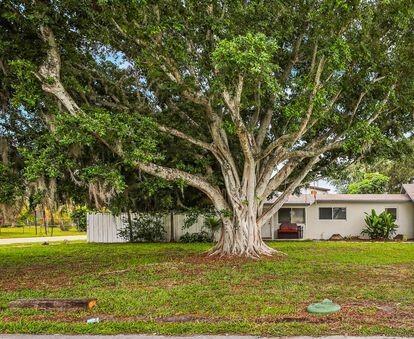 701 Florida Mango Rd in West Palm Beach, FL - Foto de edificio