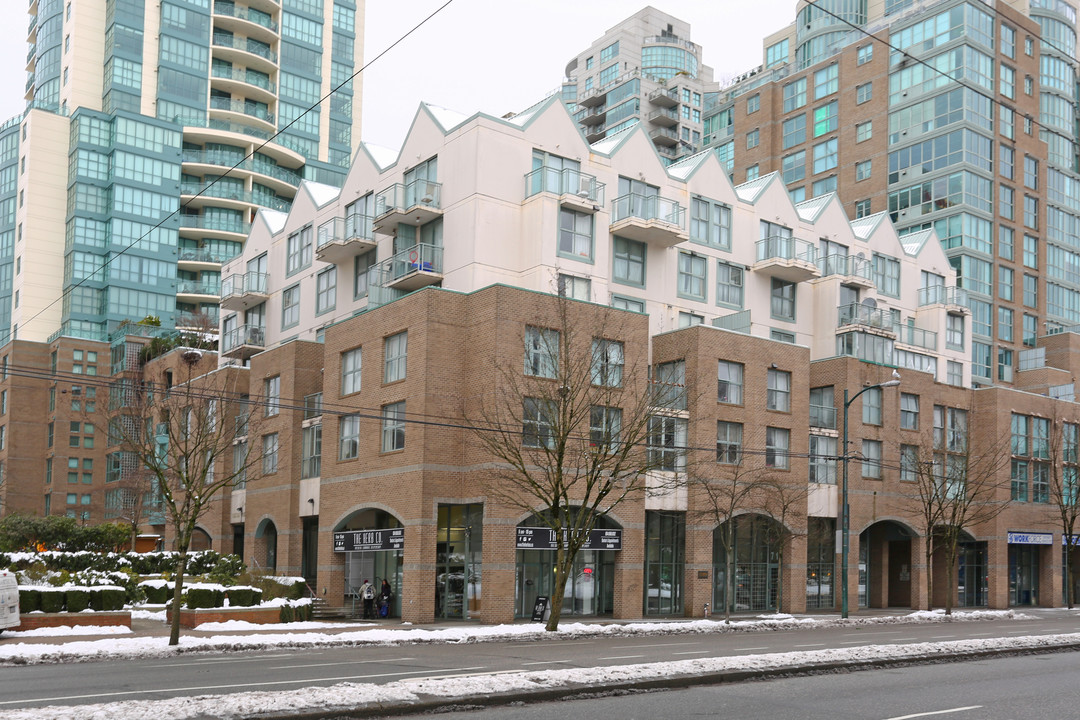 1189 Main St in Vancouver, BC - Building Photo