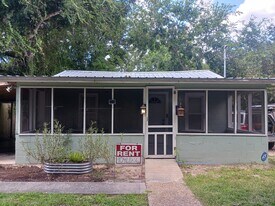 638 Center St in St. Augustine, FL - Building Photo