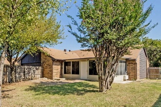 428 Matterhorn St in Cedar Hill, TX - Foto de edificio - Building Photo