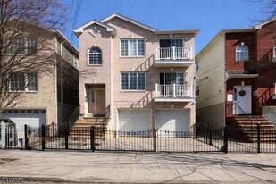 231 N 12th St, Unit 2 in Newark, NJ - Building Photo