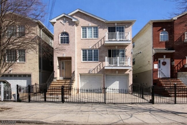 property at 231 N 12th St