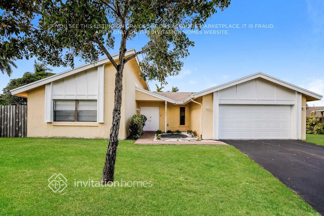 9841 NW 31st Pl in Sunrise, FL - Building Photo