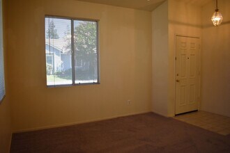 9454 Laguna Pointe Way in Elk Grove, CA - Building Photo - Building Photo