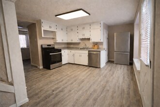 108 E Cleveland St in Heyworth, IL - Building Photo - Building Photo