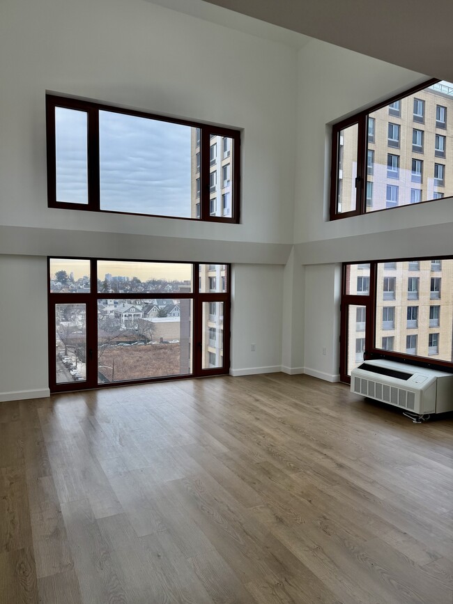 226 Gramatan Ave, Unit 8A