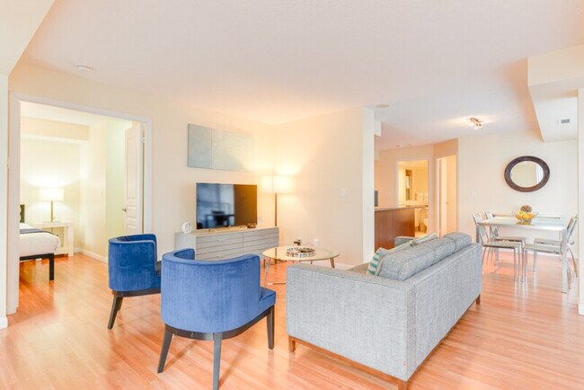 192 Adelaide St W in Toronto, ON - Building Photo - Building Photo