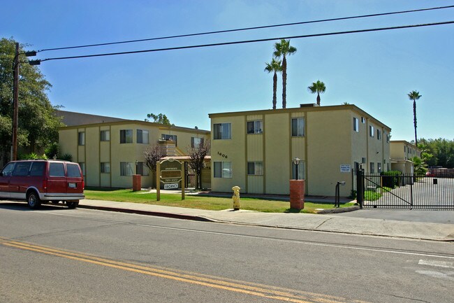 Santa Maria Creek Apartments in Ramona, CA - Foto de edificio - Building Photo
