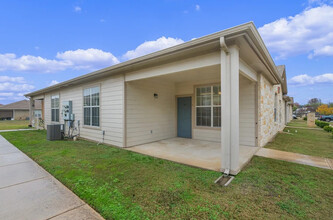 Comfort Place - Senior Living in Comfort, TX - Foto de edificio - Building Photo