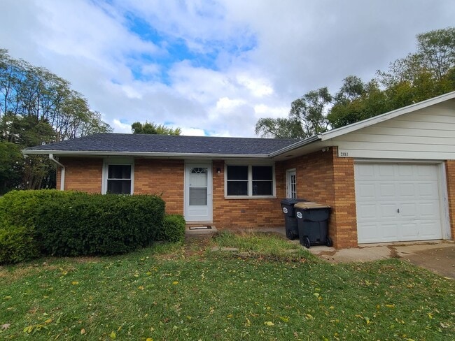 property at 2195 W Glenlord Rd