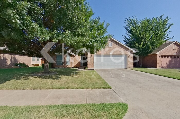 9941 SW 23rd St in Yukon, OK - Building Photo