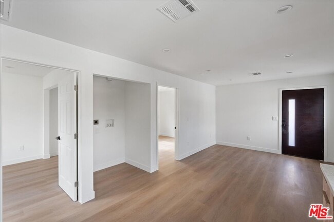 3754 1/2 Veteran Ave in Los Angeles, CA - Building Photo - Building Photo