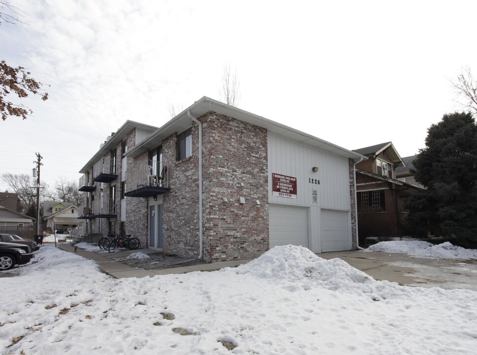 1226 S 24th St in Lincoln, NE - Foto de edificio