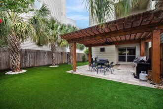 5210 Lillian St in Houston, TX - Building Photo - Building Photo