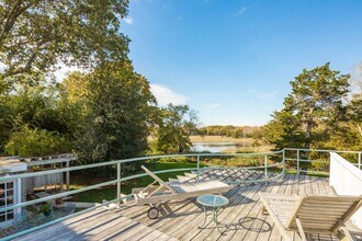 69 Fresh Pond Rd in Sag Harbor, NY - Building Photo - Building Photo