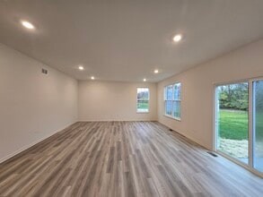 1751 E 111th Pl in Crown Point, IN - Foto de edificio - Building Photo