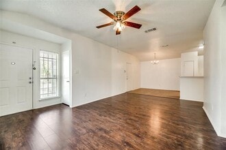10340 Blackjack Oaks Dr in Dallas, TX - Building Photo - Building Photo