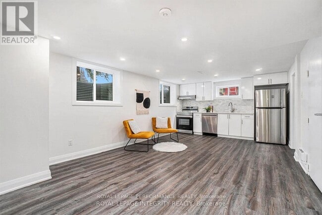 26B Majestic Dr in Ottawa, ON - Building Photo - Building Photo