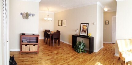 821 Douglas Ave in Minneapolis, MN - Foto de edificio - Building Photo