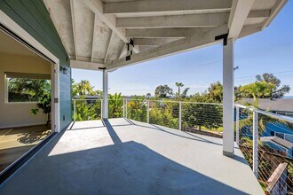 1305 Blue Sky Dr in Encinitas, CA - Foto de edificio - Building Photo