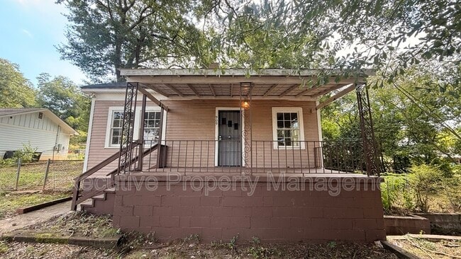 property at 909 Exeter Ave