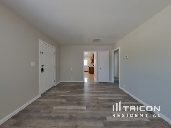 1126 W Ovington St in Lancaster, CA - Building Photo - Building Photo