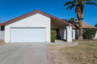 8014 W Aster Dr in Peoria, AZ - Building Photo