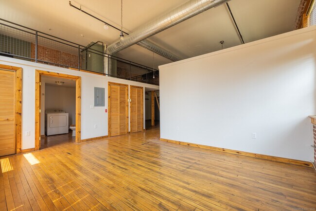 325 Myrtle Ave in Bridgeport, CT - Building Photo - Building Photo