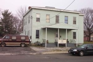 219 W Manilus St in East Syracuse, NY - Foto de edificio - Building Photo