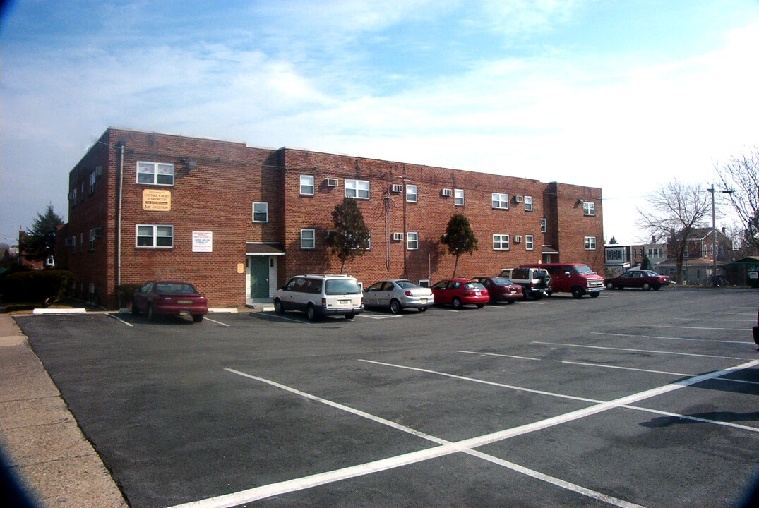 Cottage Court Apartment in Philadelphia, PA - Building Photo