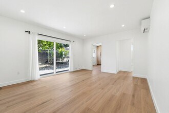 2819 Sycamore Ave in Glendale, CA - Foto de edificio - Building Photo