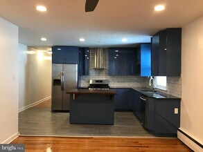 212 Robbins St in Philadelphia, PA - Building Photo - Building Photo