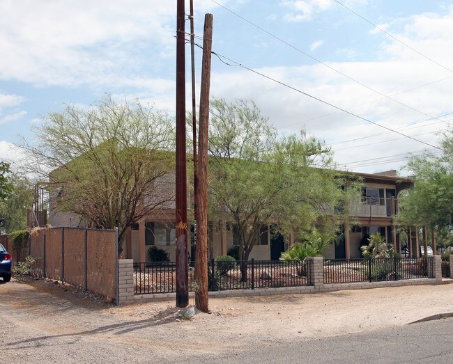 Studio II Apartments in Tucson, AZ - Foto de edificio - Building Photo