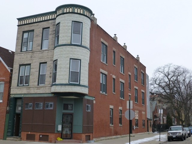 1058 N Rockwell St-Unit -1058-2F in Chicago, IL - Building Photo