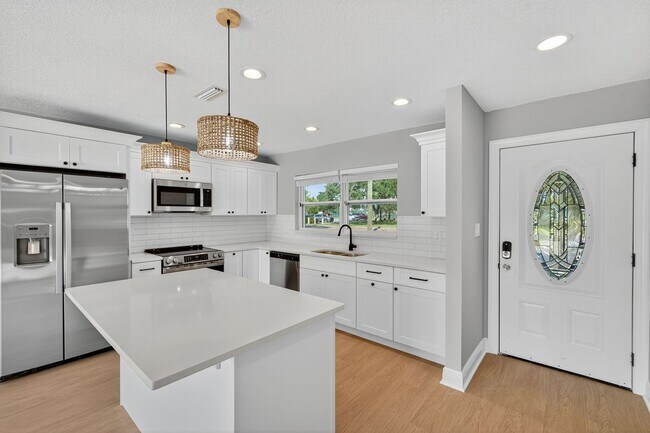 8110 Macoma Dr NE in St. Petersburg, FL - Building Photo - Building Photo