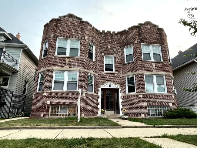 property at 4044 N Kilbourn Ave