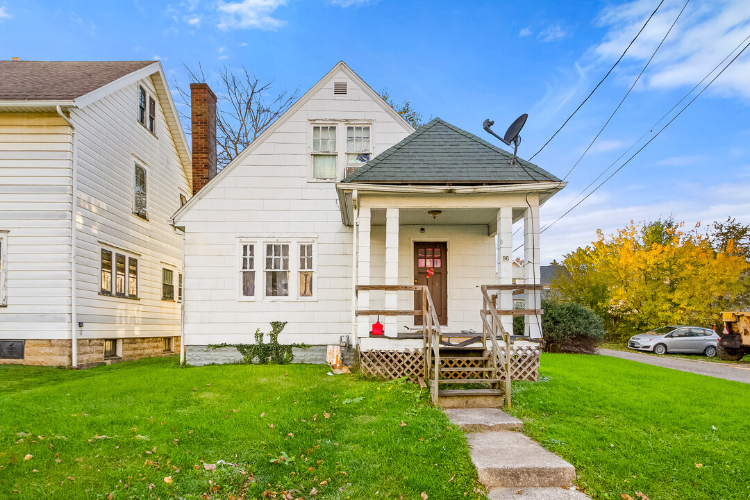 96 Lind Ave in Mansfield, OH - Building Photo